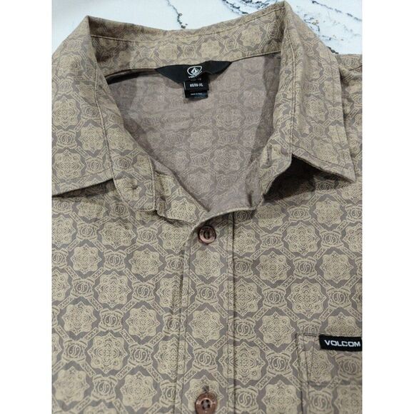 Volcom Yin Yang Short Sleeve Button Down Men’s Size XL Geometric Print Brown - Picture 1 of 9